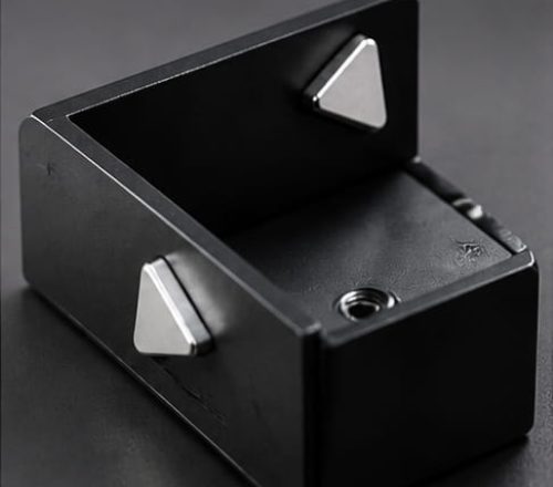 Magnete triangolare per assemblaggi magnetici
